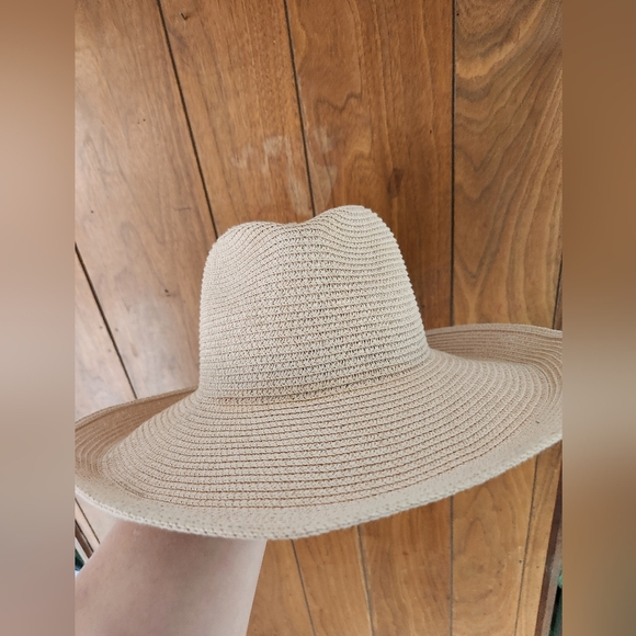 New Straw Sun hat with Bow - Picture 3 of 4